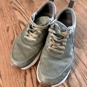 Womens Nike Thea Sneakers - 8.5 - Green